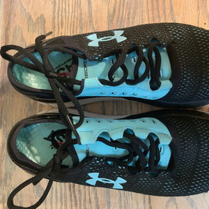 Under Armour Women's Size 7.5 Blue and Black Shoes